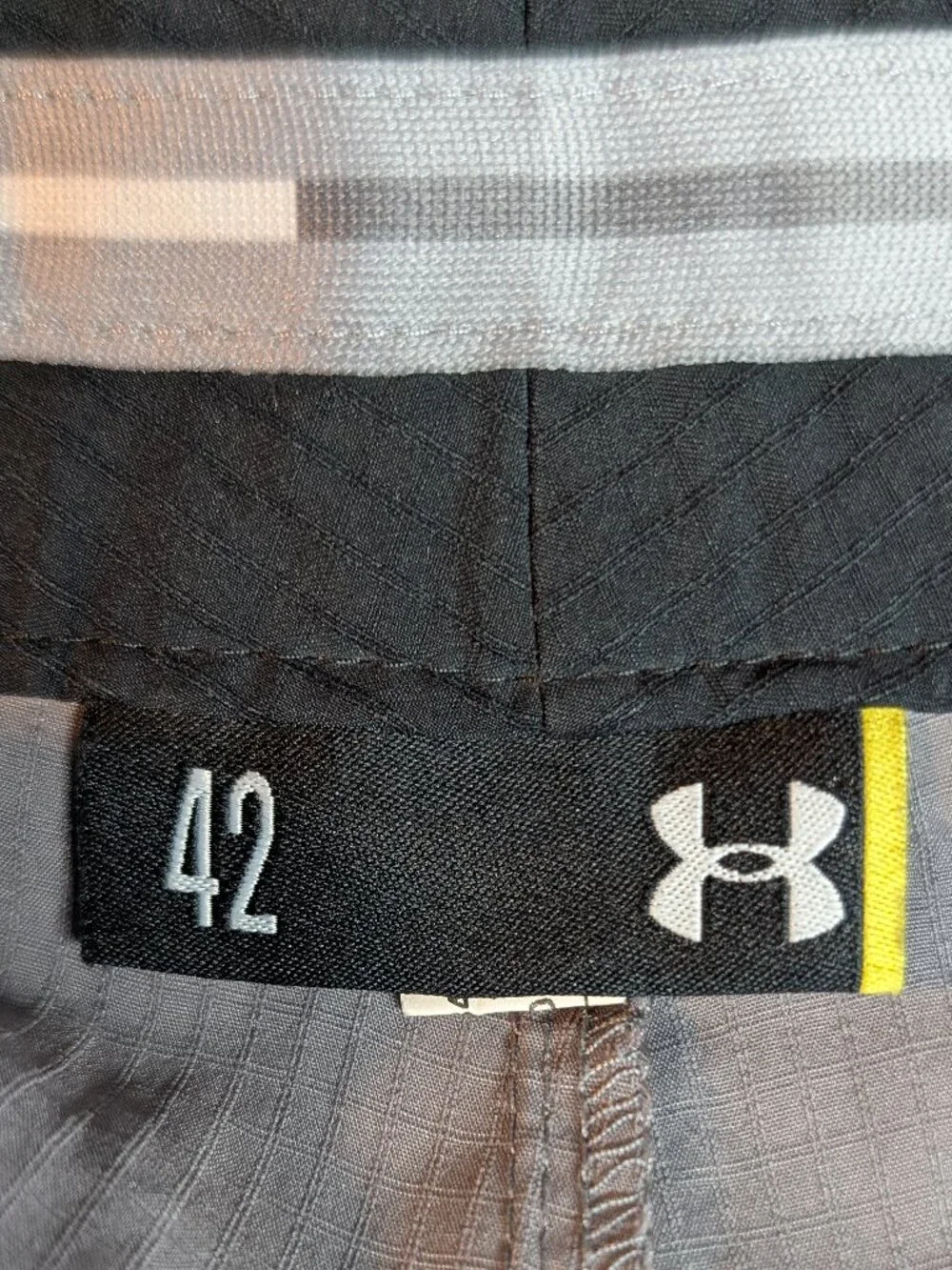 Under Armour Men's Lightweight Cargo Shorts - Gray Size 42